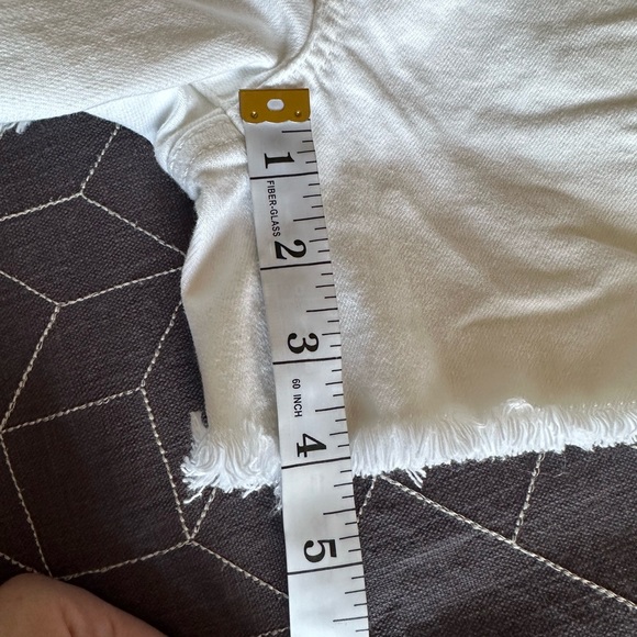 AE High-Waisted Denim Midi white shorts size 6 - Picture 10 of 15
